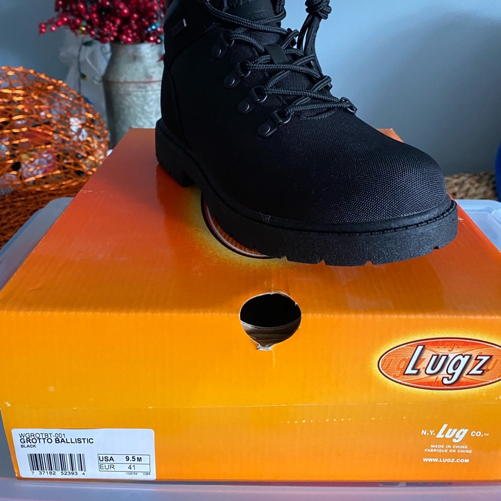 Black LUGZ shoes size 9-1/2. Brand New